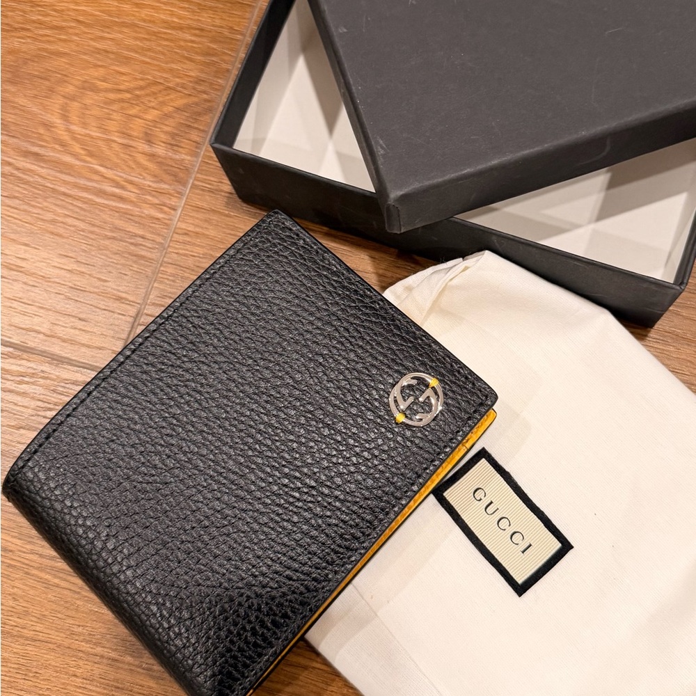 New Gucci Black and Yellow trifold wallet Leather with Card Holder